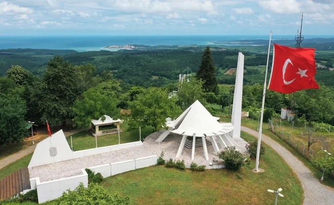 Babatepe Akçakoca Bey Anıtı