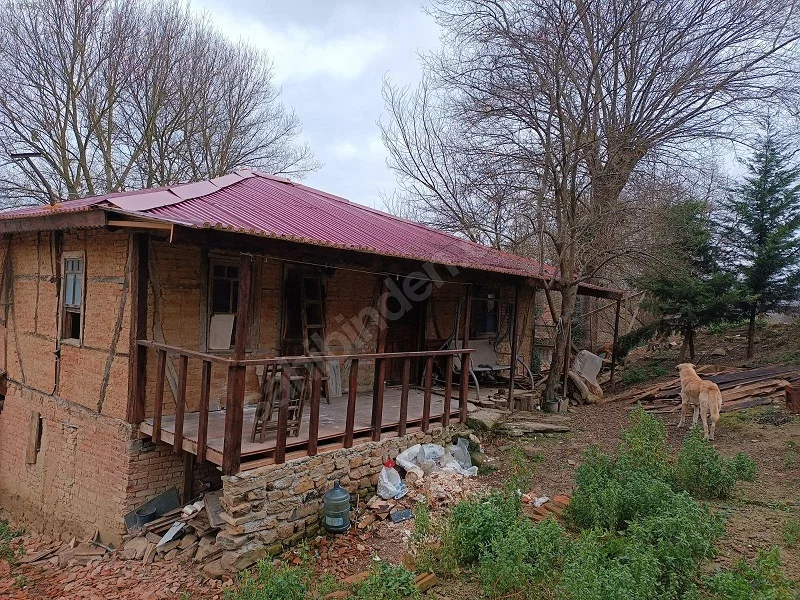 Kandıra'da Asfalt üstü 2 katlı köy evi 